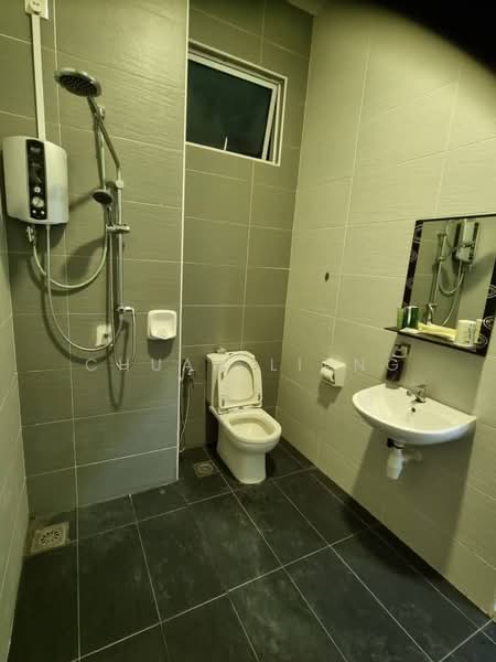 Service Residence for Sale at THE SENAI GARDEN (PANGSAPURI IMPIAN SENAI) - Chuan Liang - Bathroom - PropertyGuru.com.my