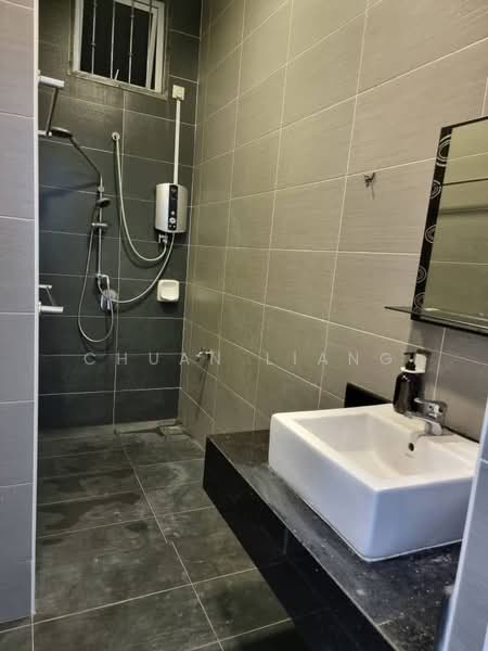 Service Residence for Sale at THE SENAI GARDEN (PANGSAPURI IMPIAN SENAI) - Chuan Liang - Bathroom - PropertyGuru.com.my