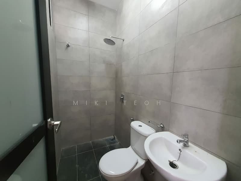 3-storey Terraced House for Sale in Bandar Seri Alam (Masai) - Miki Teoh - Bathroom - PropertyGuru.com.my