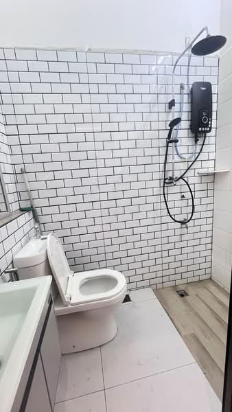 1-storey Terraced House for Rent in Taman Molek (Johor Bahru) - Christy Chew - Bathroom - PropertyGuru.com.my