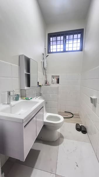 1-storey Terraced House for Rent in Taman Molek (Johor Bahru) - Christy Chew - Bathroom - PropertyGuru.com.my