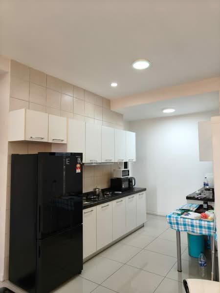 Condominium for Rent at The WaterEdge (Pinggiran Air) - Eve Tan - Kitchen - PropertyGuru.com.my