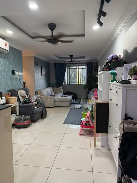 Pangsapuri untuk Dijual di Pangsapuri Suria 1 Batu Kawan - Ben Hew - Living Room - PropertyGuru.com.my