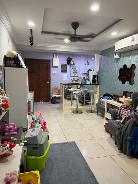 Pangsapuri untuk Dijual di Pangsapuri Suria 1 Batu Kawan - Ben Hew - Living Room - PropertyGuru.com.my