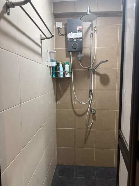 Pangsapuri untuk Dijual di Pangsapuri Suria 1 Batu Kawan - Ben Hew - Bathroom - PropertyGuru.com.my