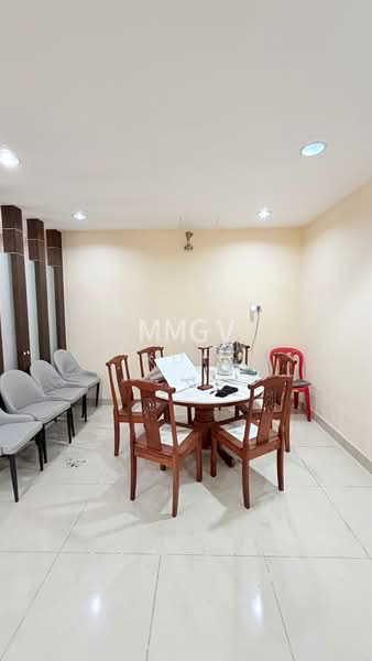 Rumah Teres 2 Tingkat untuk Dijual di Taman Selatan (Klang) - Vivian Koh - Dining Room - PropertyGuru.com.my