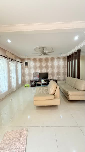 Rumah Teres 2 Tingkat untuk Dijual di Taman Selatan (Klang) - Vivian Koh - Living Room - PropertyGuru.com.my