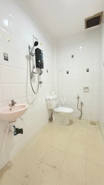 Rumah Teres 2 Tingkat untuk Dijual di Taman Selatan (Klang) - Vivian Koh - Bathroom - PropertyGuru.com.my