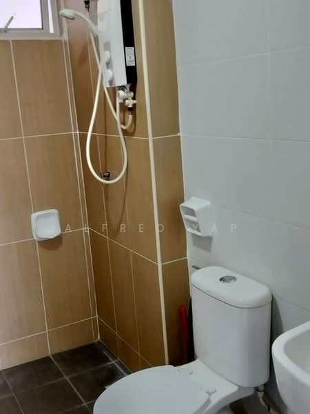 Servis Apartment untuk Disewa di Larkin Heights - Alfred Yap - Bathroom - PropertyGuru.com.my