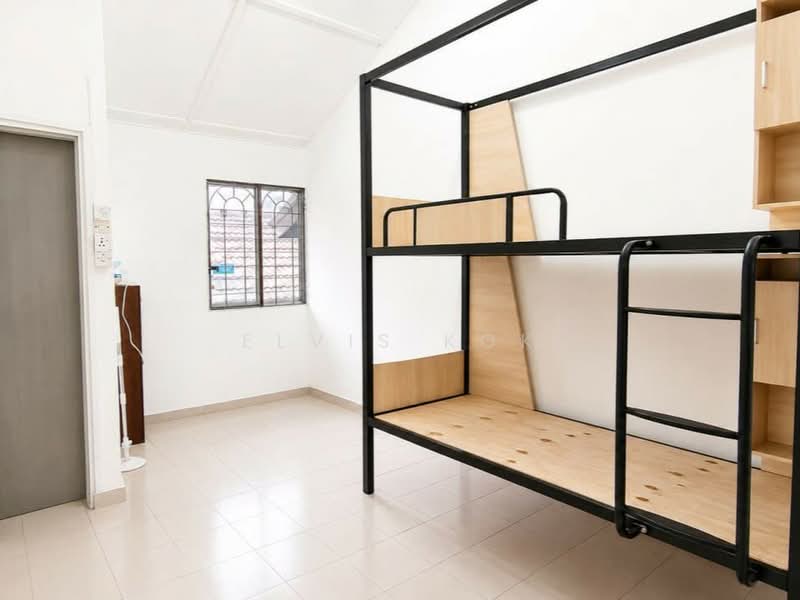 Rumah Teres 2.5 Tingkat untuk Dijual di Taman Sri Kepong (Batu) - Elvis Kok - Bedroom - PropertyGuru.com.my