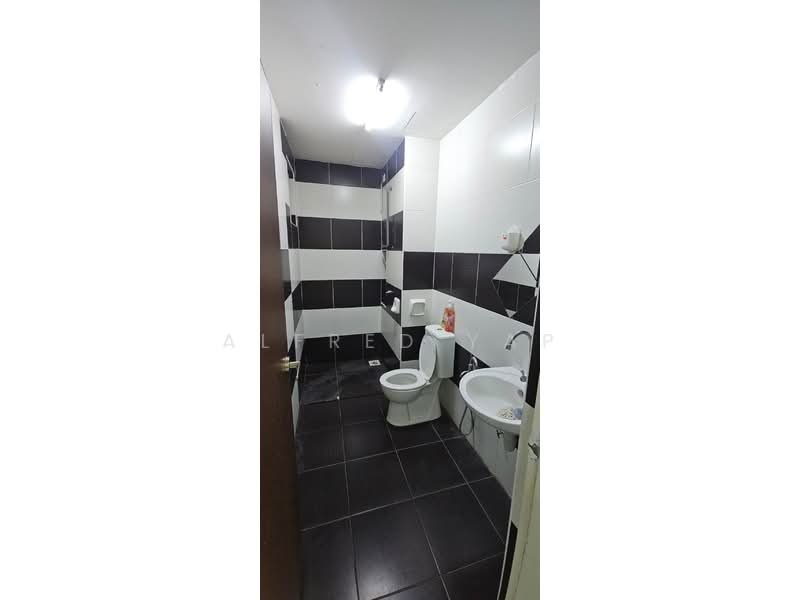 Service Residence for Rent at Sky Oasis Residence (Pangsapuri Oasis 1) - Alfred Yap - Bathroom - PropertyGuru.com.my
