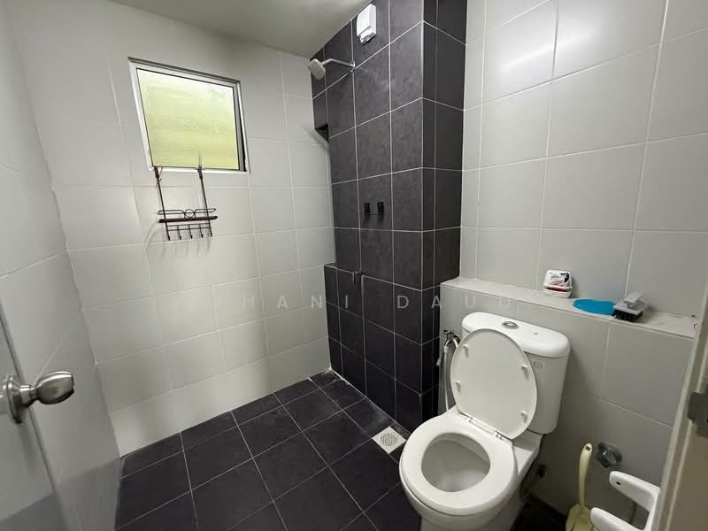 Pangsapuri untuk Disewa di D'Cerrum Apartment - Rohani Daud - Bathroom - PropertyGuru.com.my