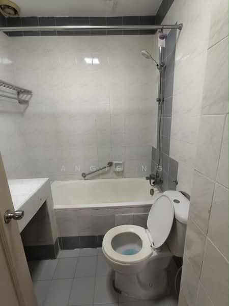 Pangsapuri untuk Disewa di Mahkota Hotel Melaka - Angie Ng - Bathroom - PropertyGuru.com.my