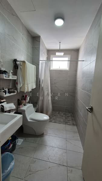 Pangsapuri untuk Dijual di Pinnacle Tower - Ee Van Har - Bathroom - PropertyGuru.com.my