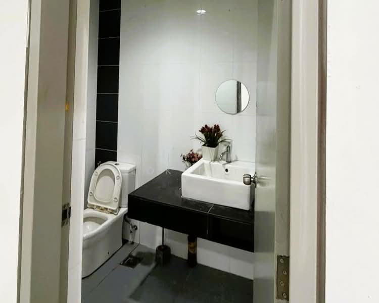 Kondominium untuk Disewa di The Wharf Residence - Lok Teh - Bathroom - PropertyGuru.com.my