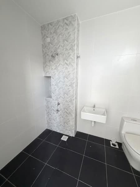 Rumah Teres 2-Tingkat untuk Dijual di Taman Austin Duta (Tebrau) - Ann . - Bathroom - PropertyGuru.com.my
