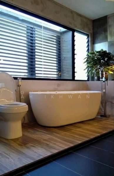 Rumah Banglo untuk Disewa di Taman Bukit Meringin (Kajang) - Gudrotullah Ikhwan - Bathroom - PropertyGuru.com.my