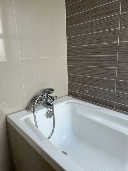 Kondominium untuk Dijual di OBD Garden Tower - Nazmico Chong - Bathroom - PropertyGuru.com.my