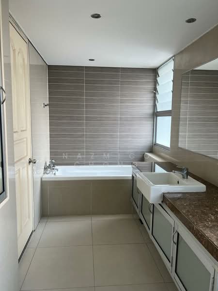 Kondominium untuk Dijual di OBD Garden Tower - Nazmico Chong - Bathroom - PropertyGuru.com.my