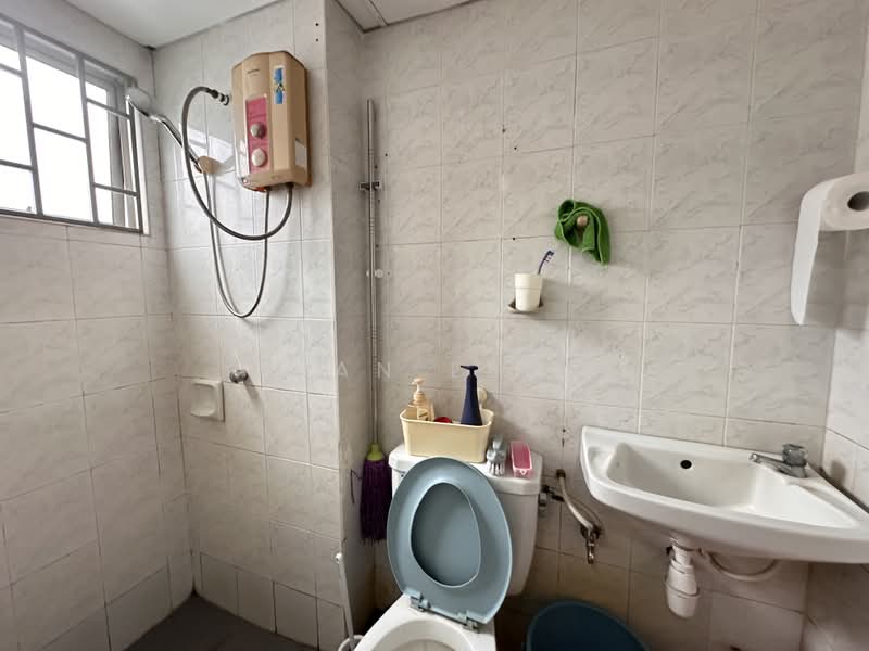 Kondominium untuk Dijual di Ketumbar Heights - Kian Leap - Bathroom - PropertyGuru.com.my