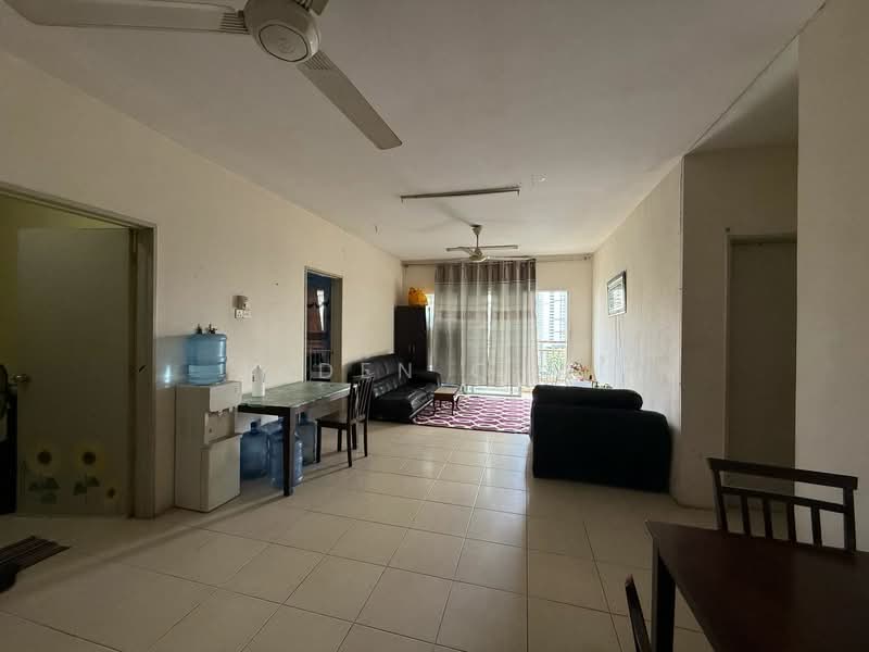 Kondominium untuk Dijual di Platinum Lake PV 12 - Jaden Chai - Living Room - PropertyGuru.com.my