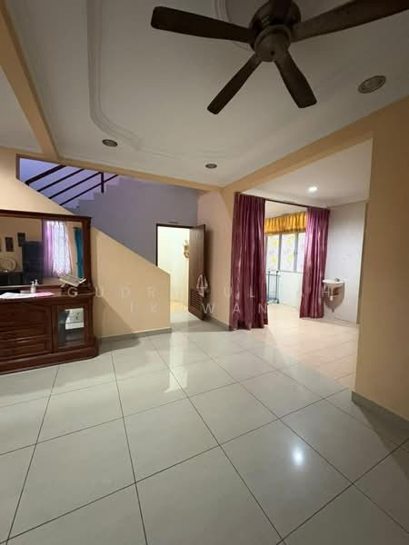 Rumah Teres 2 Tingkat untuk Disewa di Bandar Baru Bangi (Selangor) - Gudrotullah Ikhwan - Living Room - PropertyGuru.com.my