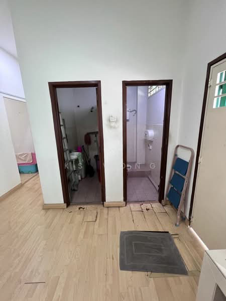Kedai / Pejabat untuk Dijual di Melaka (Melaka City) - KS Wong - Bathroom - PropertyGuru.com.my