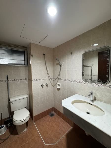 Kondominium untuk Dijual di Gurney Park Condominium - Jason Phoon - Bathroom - PropertyGuru.com.my
