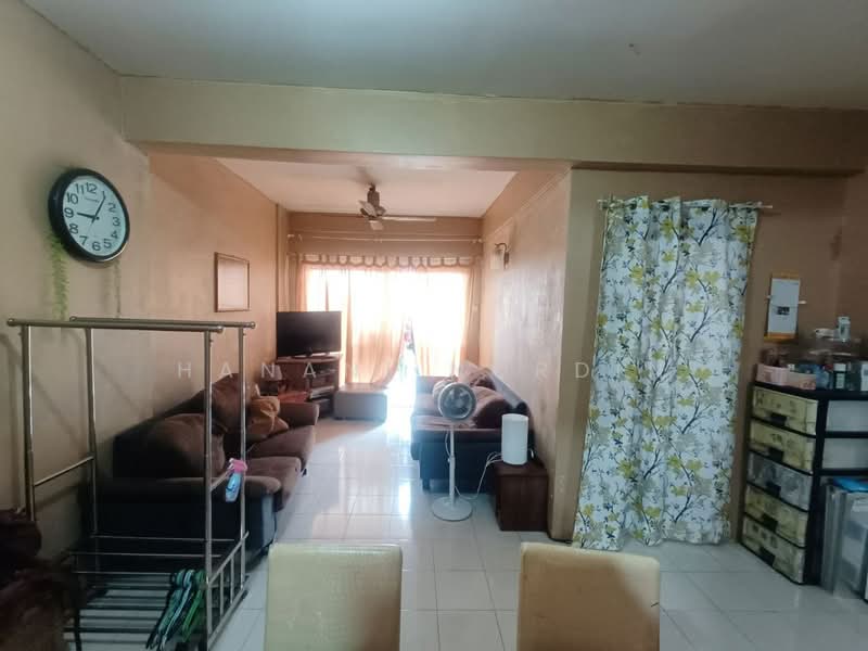 Pangsapuri untuk Dijual di Kristal Heights - Hanani Nordin - Living Room - PropertyGuru.com.my
