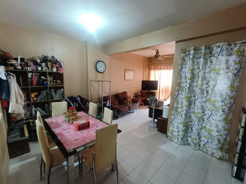 Pangsapuri untuk Dijual di Kristal Heights - Hanani Nordin - Living Room - PropertyGuru.com.my