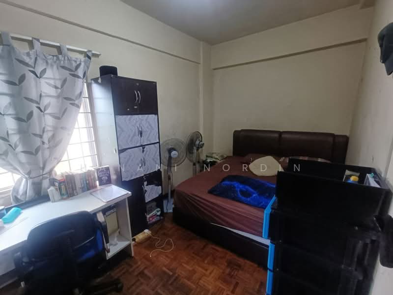 Pangsapuri untuk Dijual di Kristal Heights - Hanani Nordin - Bedroom - PropertyGuru.com.my