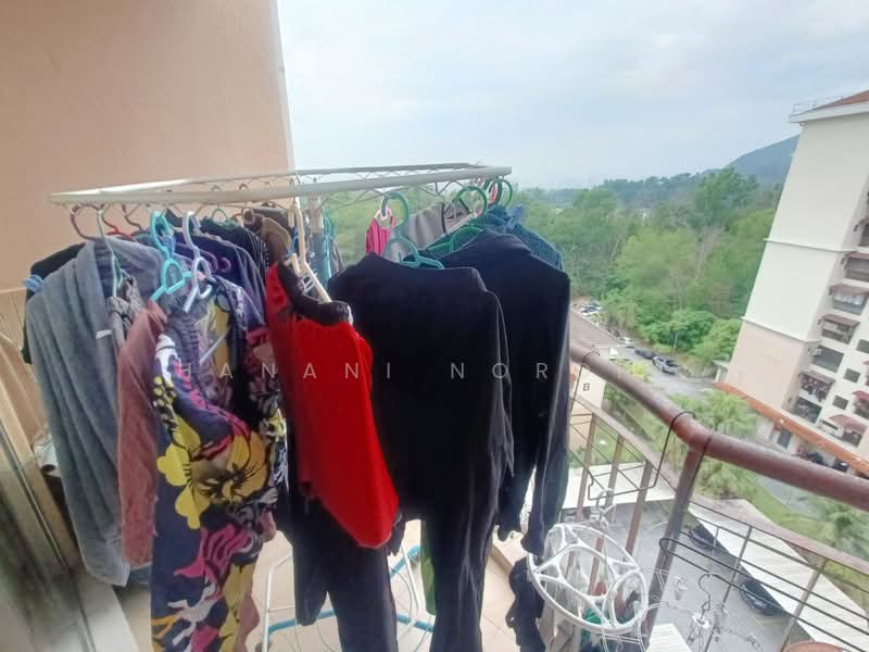 Pangsapuri untuk Dijual di Kristal Heights - Hanani Nordin - Balcony - PropertyGuru.com.my
