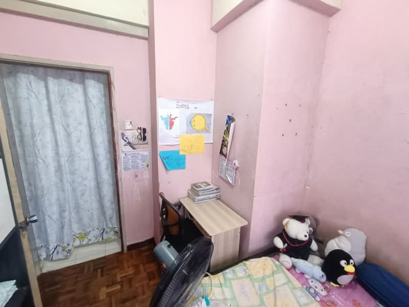 Pangsapuri untuk Dijual di Kristal Heights - Hanani Nordin - Bedroom - PropertyGuru.com.my