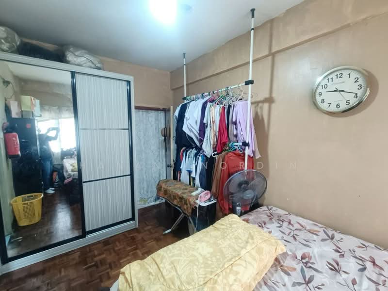Pangsapuri untuk Dijual di Kristal Heights - Hanani Nordin - Bedroom - PropertyGuru.com.my