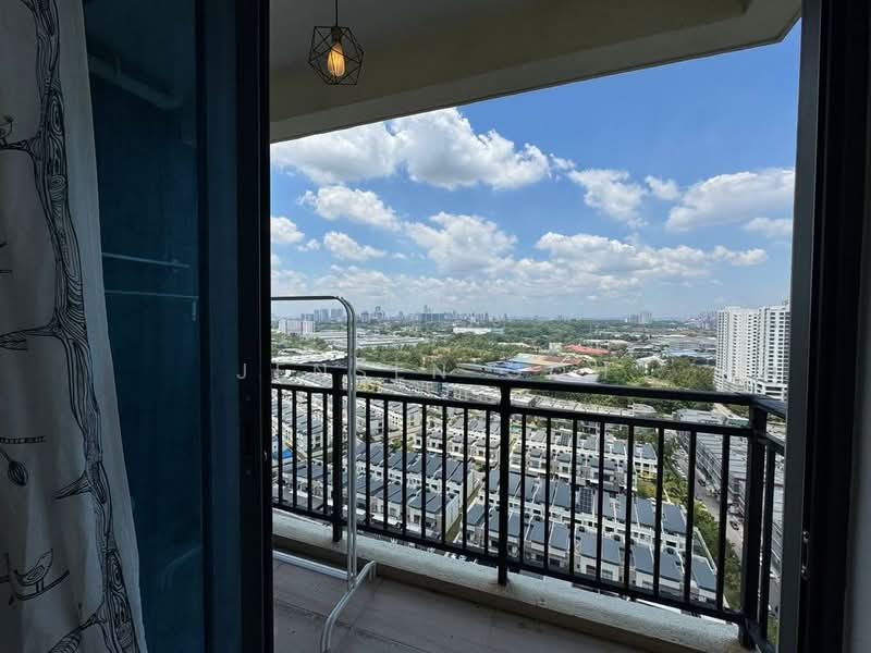 Servis Apartment untuk Dijual di Country Garden Central Park - Jensen Goh - Balcony - PropertyGuru.com.my