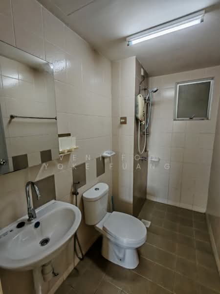 Pangsapuri untuk Disewa di Seri Baiduri - Veni Foo Yoke Fuang - Bathroom - PropertyGuru.com.my