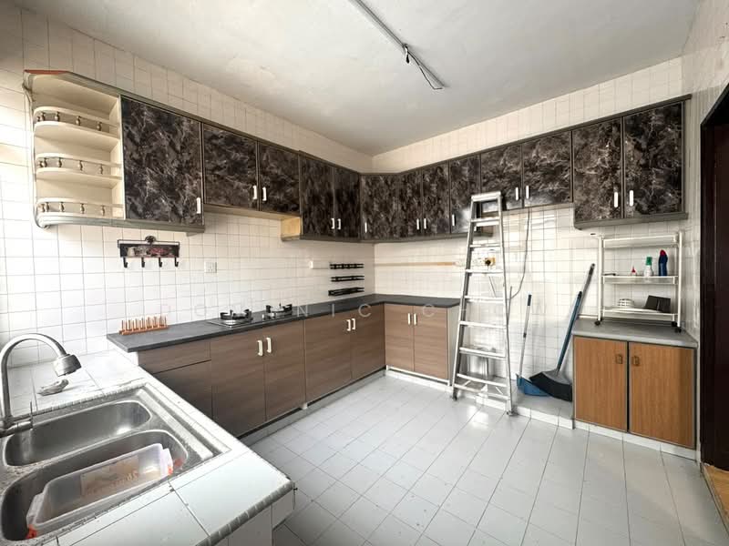 1.5-storey Terraced House for Rent in Taman Perling (Perling) - Dominic Chow - Kitchen - PropertyGuru.com.my
