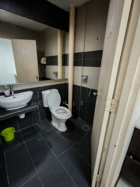 Gudang untuk Dijual di Petaling Jaya (Selangor) - Michelle Tai - Bathroom - PropertyGuru.com.my