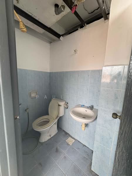 Apartment for Sale at Pangsapuri Putra Indah - Paul Lee - Bathroom - PropertyGuru.com.my