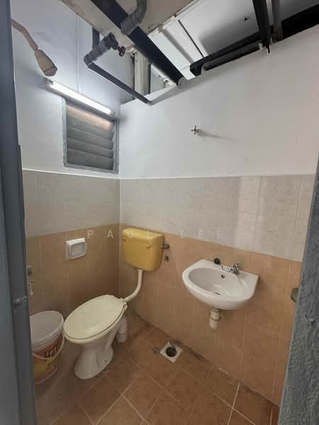 Apartment for Sale at Pangsapuri Putra Indah - Paul Lee - Bathroom - PropertyGuru.com.my