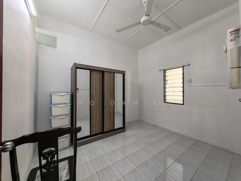1-storey Terraced House for Sale in Bandar Baru Kuala Selangor (Kuala Selangor) - Kho Daniel - Bedroom - PropertyGuru.com.my