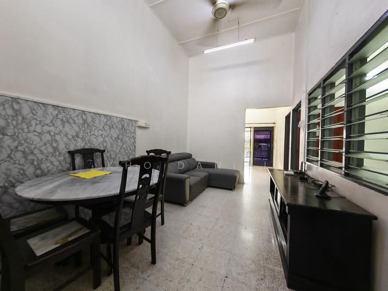1-storey Terraced House for Sale in Bandar Baru Kuala Selangor (Kuala Selangor) - Kho Daniel - Living Room - PropertyGuru.com.my
