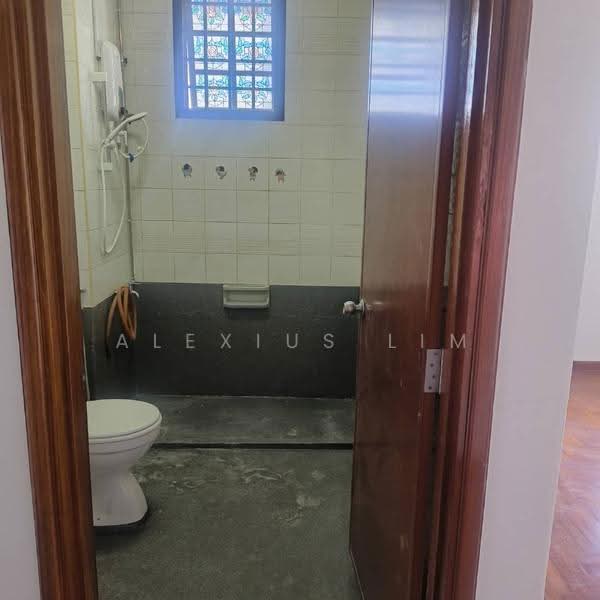 Kondominium untuk Dijual di Stulang View - Alexius Lim - Bathroom - PropertyGuru.com.my