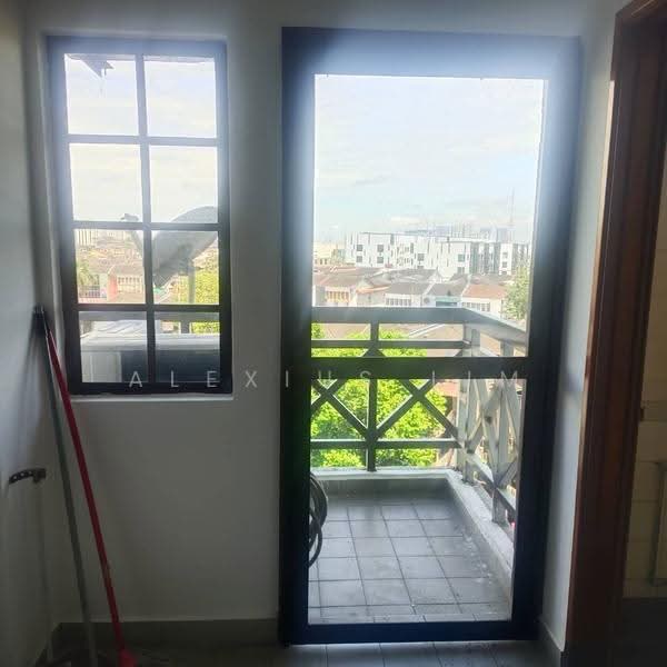 Kondominium untuk Dijual di Stulang View - Alexius Lim - Balcony - PropertyGuru.com.my
