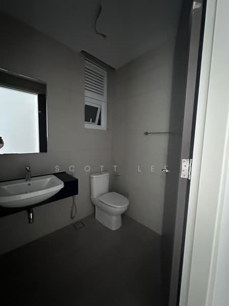 Servis Apartment untuk Dijual di Met 1 Residences - Scott Lee - Bathroom - PropertyGuru.com.my