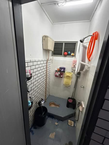 Rumah Teres 2 Tingkat untuk Dijual di Usj 12 (Subang Jaya) - Angel Tan - Bathroom - PropertyGuru.com.my