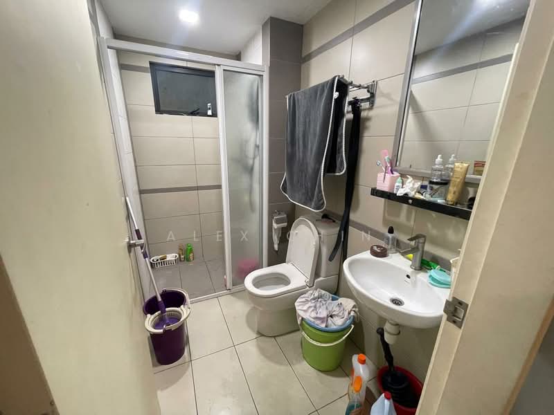 Kondominium untuk Dijual di The Z Residence - Yong Quan - Bathroom - PropertyGuru.com.my