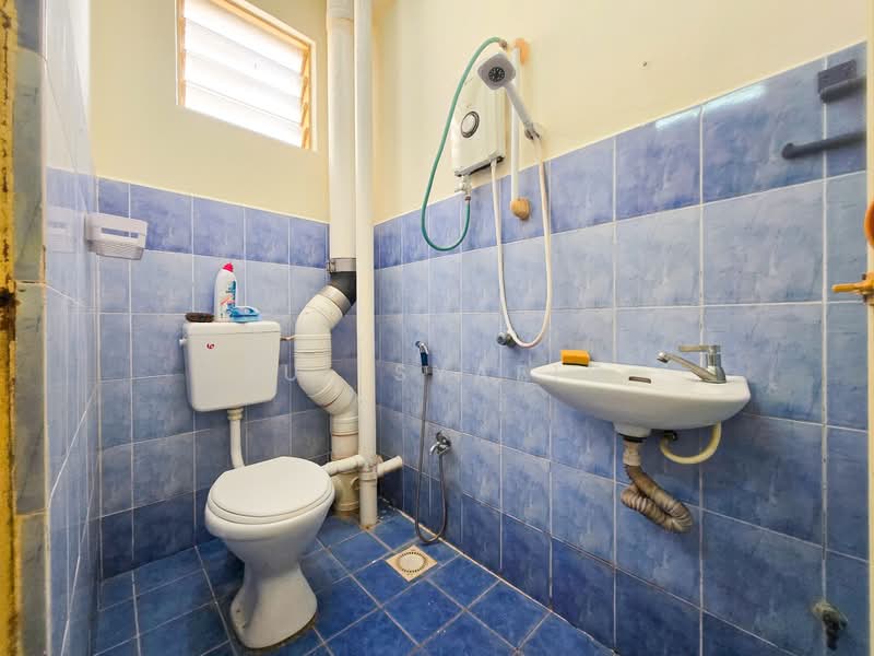 Apartment for Sale at Mentari Court - Zul Syafiq - Bathroom - PropertyGuru.com.my