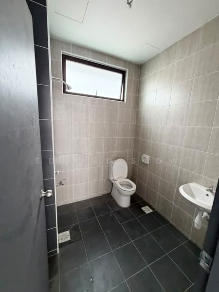 Rumah Teres 2 Tingkat untuk Dijual di Taman Austin Duta (Tebrau) - Edward Siow - Bathroom - PropertyGuru.com.my