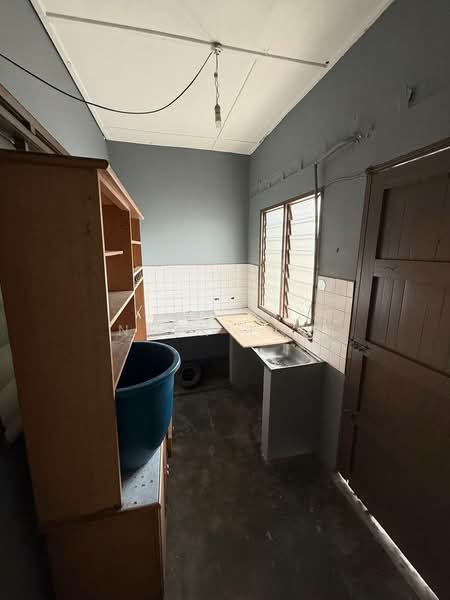Rumah Teres 1 Tingkat untuk Disewa di Kampung Ulu Tiram (Ulu Tiram) - Nick Low - Kitchen - PropertyGuru.com.my